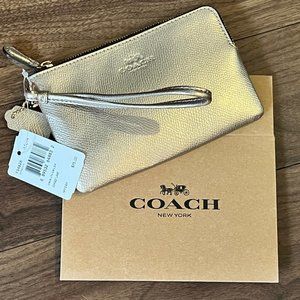 NWT Coach Wristlet Corner Zip